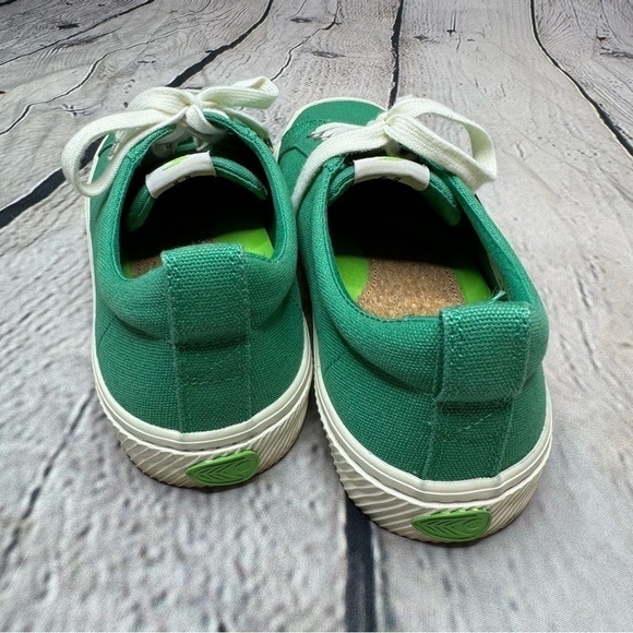 Cariuma OCA low-top green canvas sneakers Women’s 9/ Men’s 7.5 - Picture 8 of 10